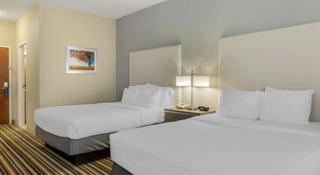 Четырёхместный номер Standard Best Western Plus New England Inn & Suites