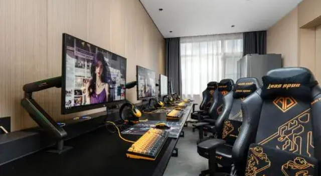Кровать в общем номере Marriott Business Hotel