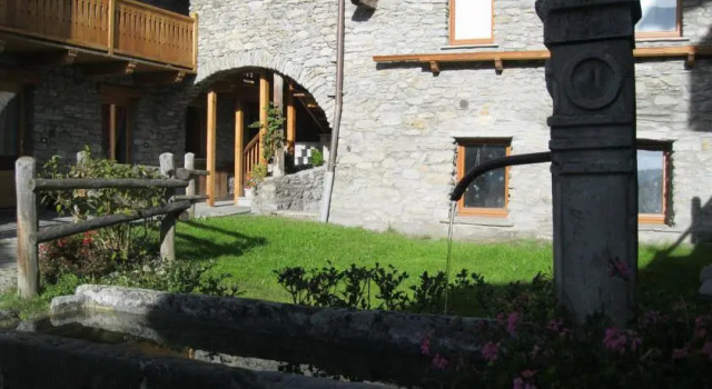 A lancienne fontaine