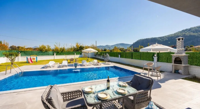 Villa Grand Yasar 4 With 4 Bedrooms and 4 Bathrooms, Rezervovat Vila Hotely v Mugla s parkováním, Parkování