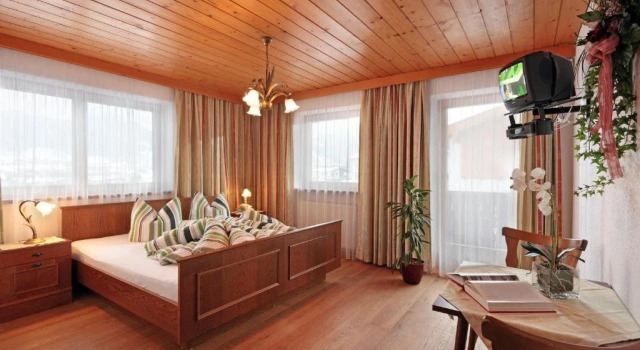 Haus Schroll, Rezervasyon Otel Tirol otoparklı oteller, Otopark