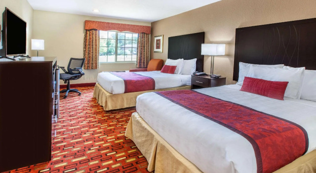 Четырёхместный номер Standard Days Inn by Wyndham Arlington