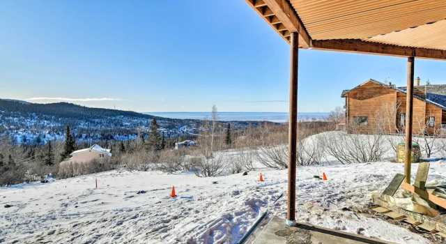 Апартаменты с балконом Anchorage Getaway w/ Mtn Views < 5 Mi to Zoo!