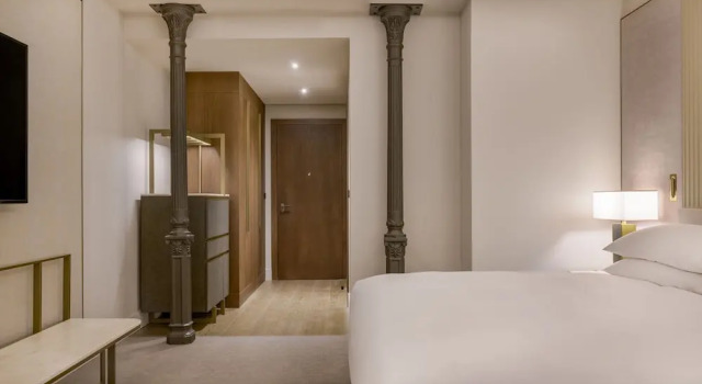 Двухместный номер Deluxe с балконом и с видом на город JW Marriott Hotel Madrid