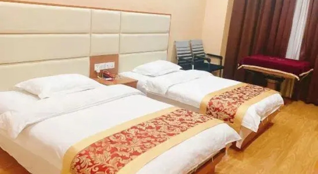 Jinquan Jinyuan Hotel (Kaili City Government), Rezerwuj Hotel Hotele w Qiandongnan z parkingiem, Parking
