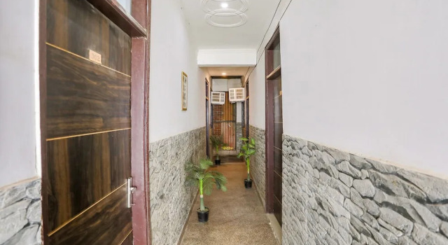 Hotel O The Maruti hotel, Забронировать Отель Нойда штат Уттар-Прадеш