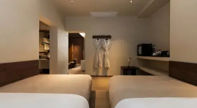 Семейный люкс с 2 комнатами Shangri-la Designer Homestay without Summer(By the Cosmic Wheel of Dukezong)