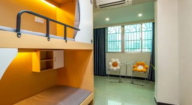 Кровать в общем номере (женский номер) Jiyi Youth Hostel (Wuyi Square Huangxing Square)