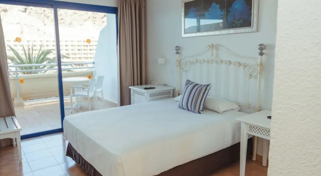 Семейный номер Standard с балконом и с видом на сад Hotel LIVVO Lago Taurito & Aquapark