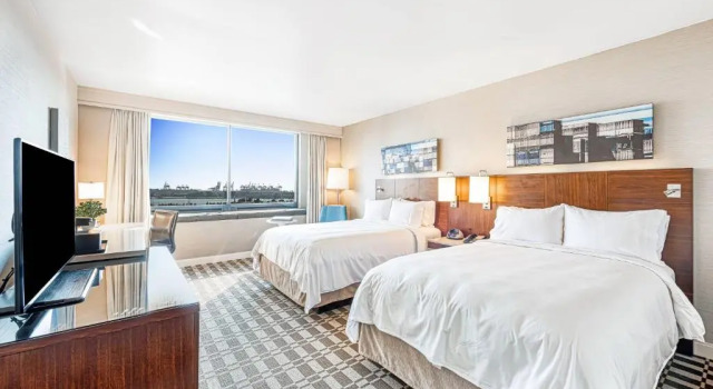 Четырёхместный номер Standard с видом на гавань Marriott Long Beach Downtown