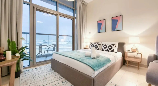 Luton Vacation Homes Roy Mediterrian, Забронировать Отель Отели Дубая Инвестмент Парка с бассейном, Бассейн