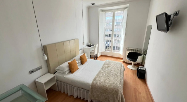 Hostal Santo Domingo, Забронировать Отель Отели Мадрида 3 звезды, рядом с Театр Монументал, 3*
