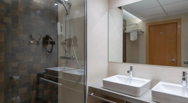 Standard Kolmen hengen huone Hotel Real