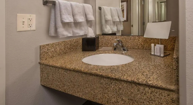 Четырёхместный номер Standard Courtyard by Marriott Dulles Town Center