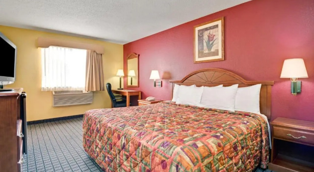 Номер Standard Days Inn by Wyndham Torrington