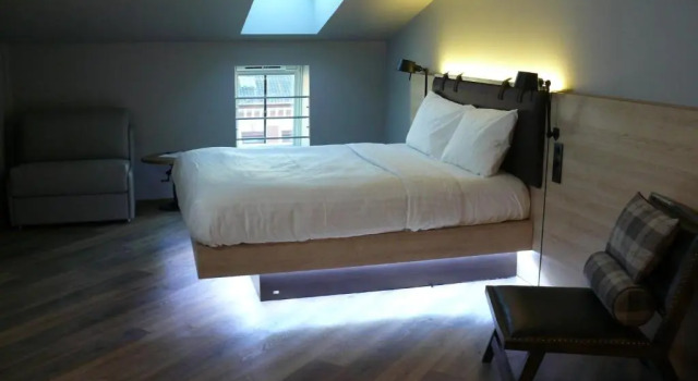 Номер Standard Moxy Lille City