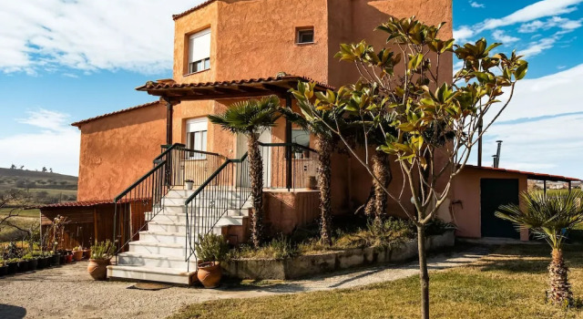 Quaint Farmhouse in Plagiari surrounded with Olive Trees, Buchen Sie Hotel Epanomi Mazedonien