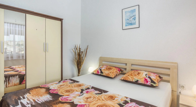 Apartment for two to four people, with shared pool and courtyard
