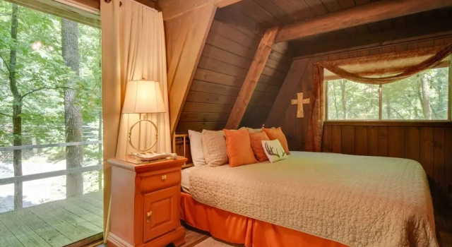 Коттедж Snuggle Inn in the Heart of Chalet Village