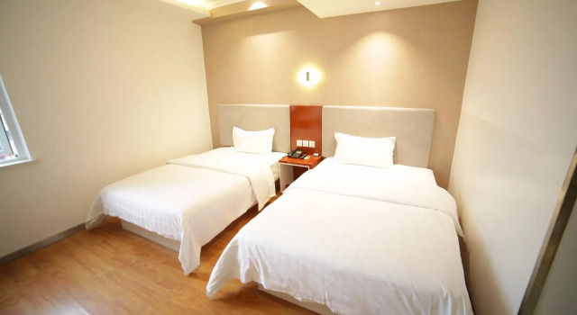 Двухместный номер Standard 7 Days Inn Fuyang Railway Station Branch