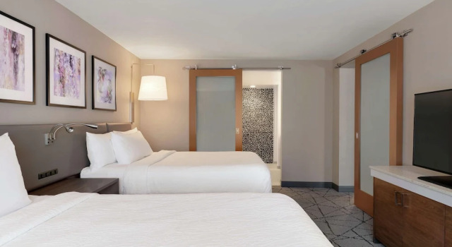 Четырёхместный полулюкс Accessible Hilton Garden Inn Springfield
