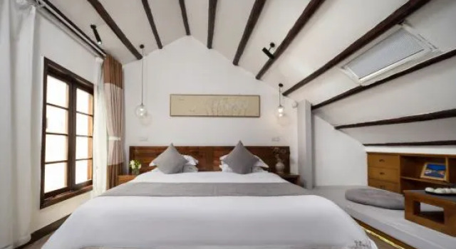 Люкс Fenghuang Dengli Courtyard Inn (East Gate of the Ancient City)