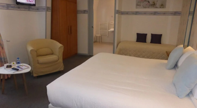 Konfor üç kişilik oda Hostellerie Saint Louis