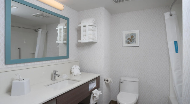 Четырёхместный номер Standard Hampton Inn & Suites Manistee Waterfront