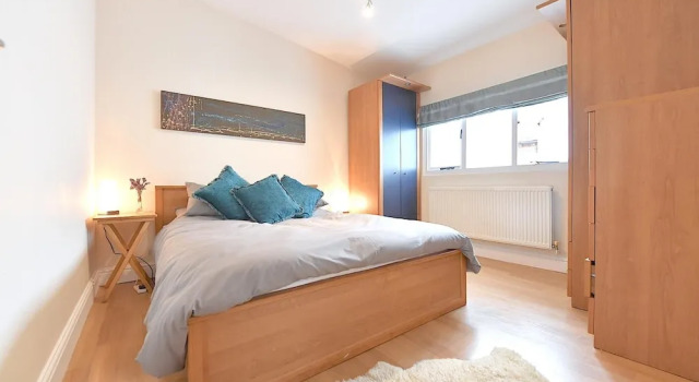 Gorgeous 3BD Cottage with Parking Nr Guildford, Забронировать Дом для отпуска Отели High Weald с парковкой, Парковка