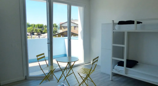 Четырёхместный номер Standard с балконом Meet Gardalake Hostel