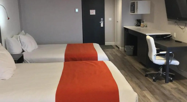 Четырёхместный номер Standard с балконом Hotel Classique