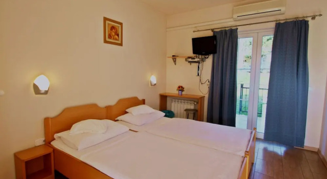 Cozy room in Porec city entrance
