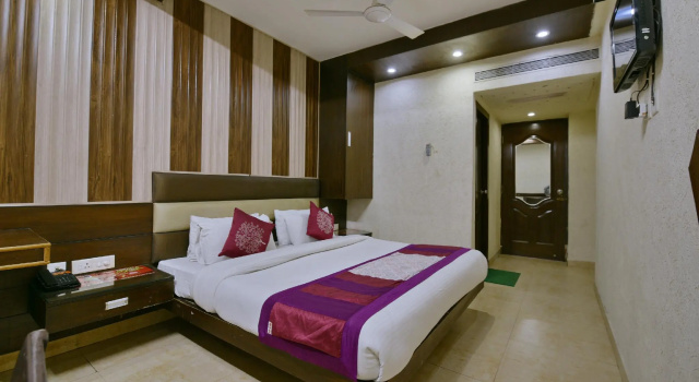 OYO 1721 Hotel Crown Royale, Rezervovat Hotel Déhrádún Uttarakhand
