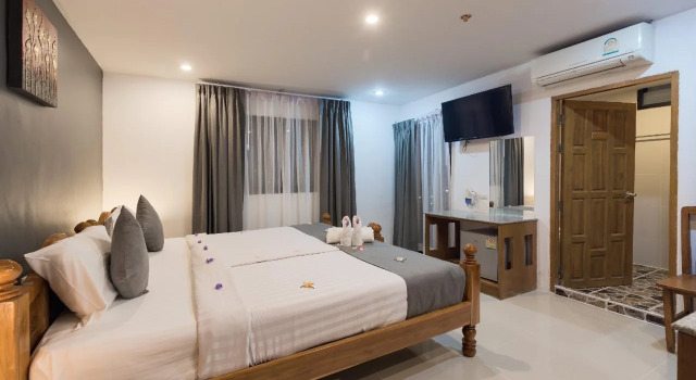 OYO 861 Patong Dynasty Hotel