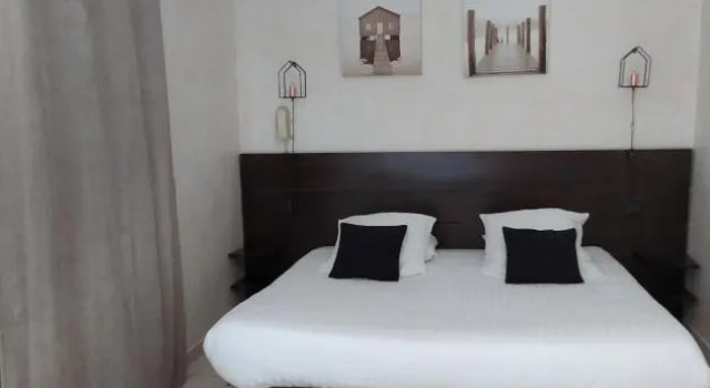 Двухместный номер Deluxe с балконом Logis Hôtel Synaya