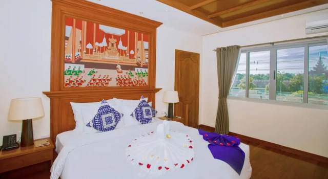Sunset Palace View Suites, Rezervați Hotel Mandalay Myanmar, aproape de Shwenandaw Monastery