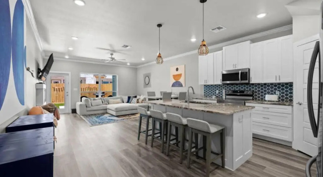 Коттедж Beautiful New 3 Bedroom Townhouse w/ Private Pool