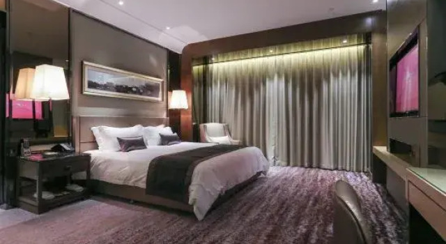 Люкс Enjoy Hotel