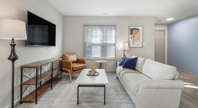 Апартаменты Deluxe Landing Apartments Glen Laurel - Raleigh