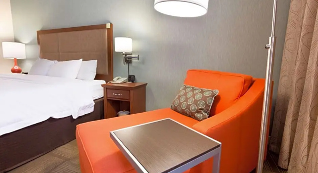 Люкс Spark by Hilton St Louis Southwest