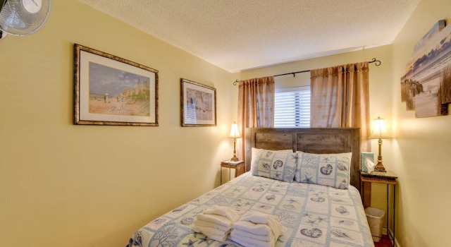 Community Pool & Bikes: Hilton Head Family Condo