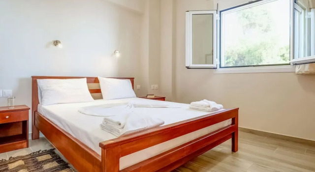 Seaview Studio, 3 Pers Panoramic Seaview in Beautiful Setting, West From Chania