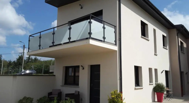 Семейный номер Standard с балконом Villavi Lyon Est Chambres dHôtes