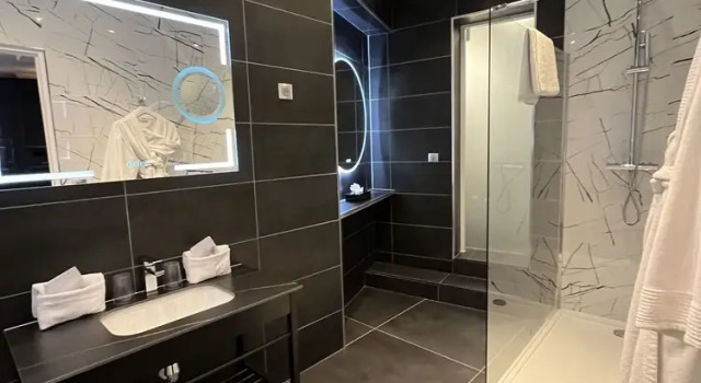 Номер Comfort с видом на гавань Отель LOGIS Hôtel Borel