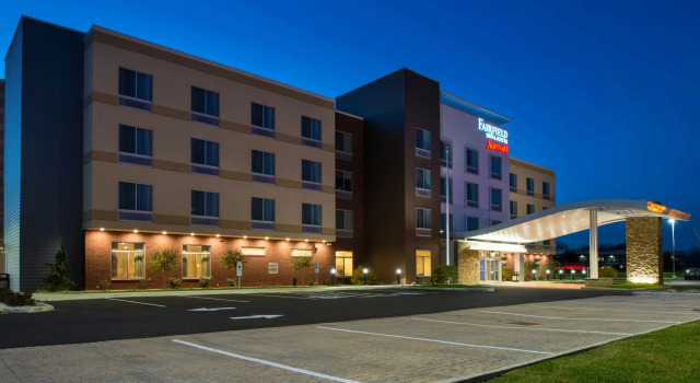 Fairfield Inn and Suites by Marriott Akron Stow