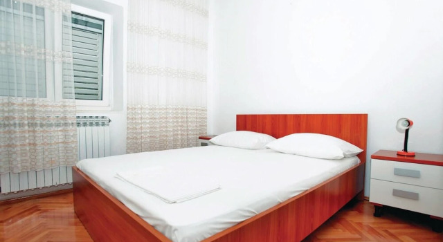 Awesome Home in Racisce With Wifi and 6 Bedrooms