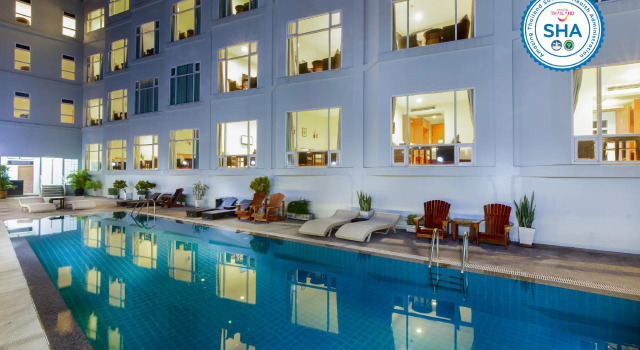 Кровать в общем номере Kanchanaburi City Hotel