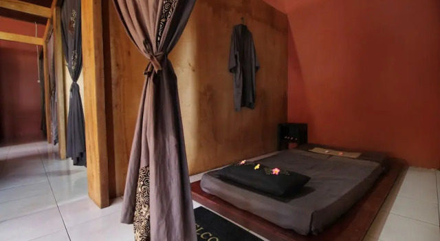 Airy Singaraja Raya Lovina Bali, Забронировать Отель Отели провинции Бали с завтраком, Завтраки