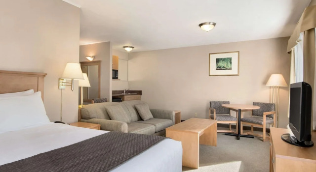 Двухместный номер Executive Days Inn & Suites by Wyndham Thunder Bay