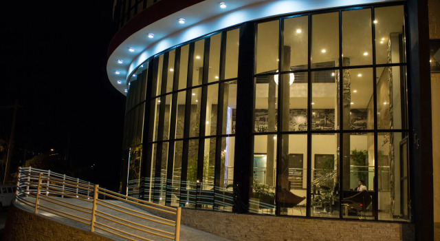 Minas Platinum Hotel & Convention, Забронировать Отель Консельейру-Лафаети Минас-Жерайс